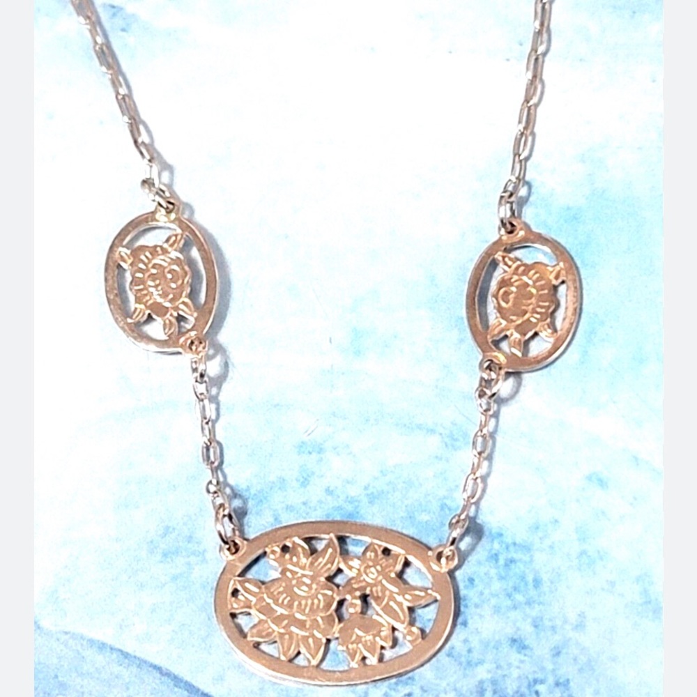 Vintage 1981 NWOT Avon Three Rose Necklace